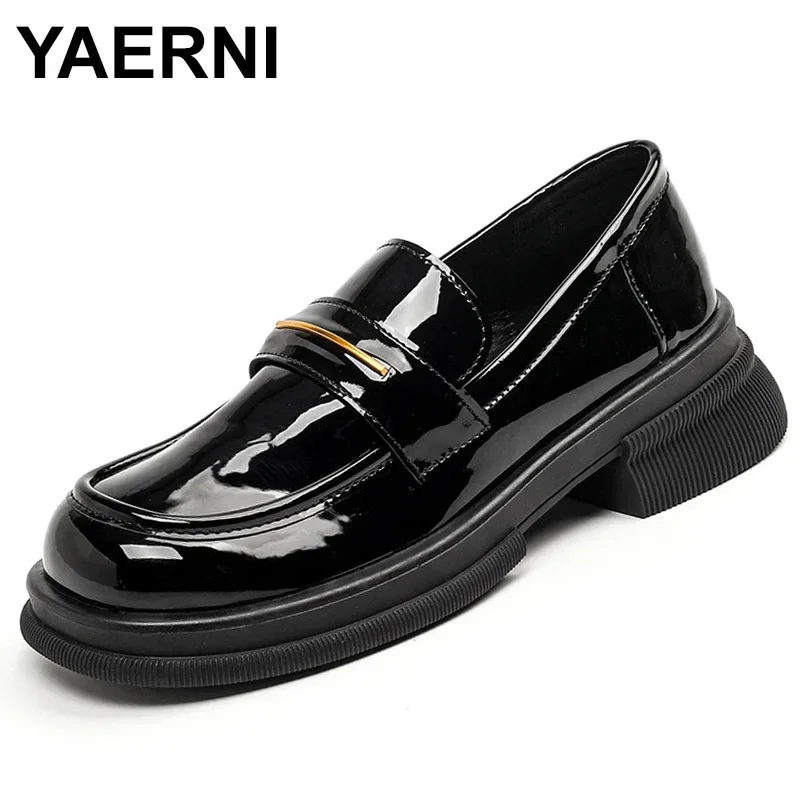 2023 spring new women's black leather shoes Black casual loafers Fashion metal design British style High bottom Large size 41-43
2023 spring new women's black leather shoes Black casual loafers Fashion metal design British style High bottom Large size 41-43