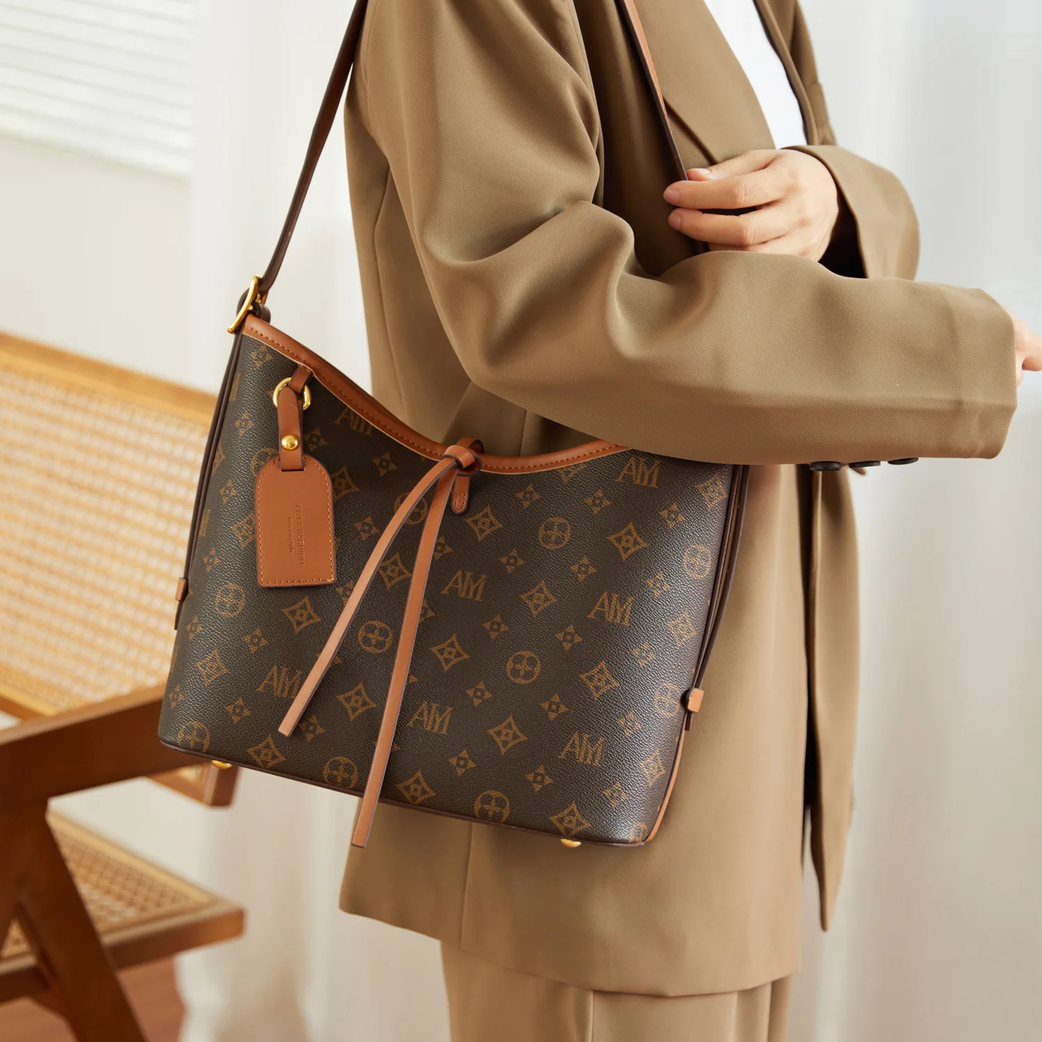 2025 Designer Tote Bag - Versatile Shoulder & Crossbody Purse for Women with Premium Texture
2025 Designer Tote Bag - Versatile Shoulder & Crossbody Purse for Women with Premium Texture