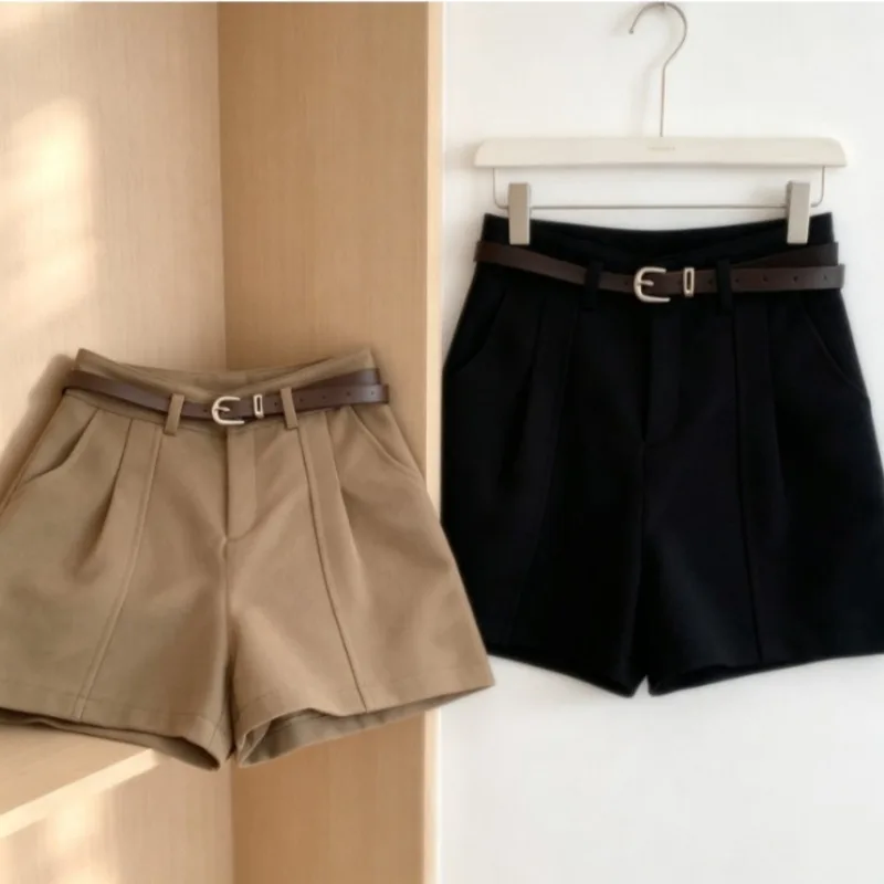 2026 Spring Summer Women White High Waist Wide Leg Shorts Loose Fit Casual for Beach Vacation and Daily Wear
2026 Spring Summer Women White High Waist Wide Leg Shorts Loose Fit Casual for Beach Vacation and Daily Wear