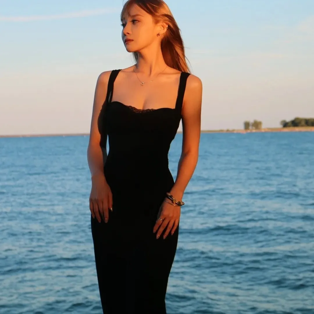 Женское платье Kardaian: сексуальное, облегающее, однотонное, с тонкими бретелями, из ткани Cleanfit, для женщин среднего возраста, из ПВХ и полиэфирного волокна
Женское платье Kardaian: сексуальное, облегающее, однотонное, с тонкими бретелями, из ткани Cleanfit, для женщин среднего возраста, из ПВХ и полиэфирного волокна