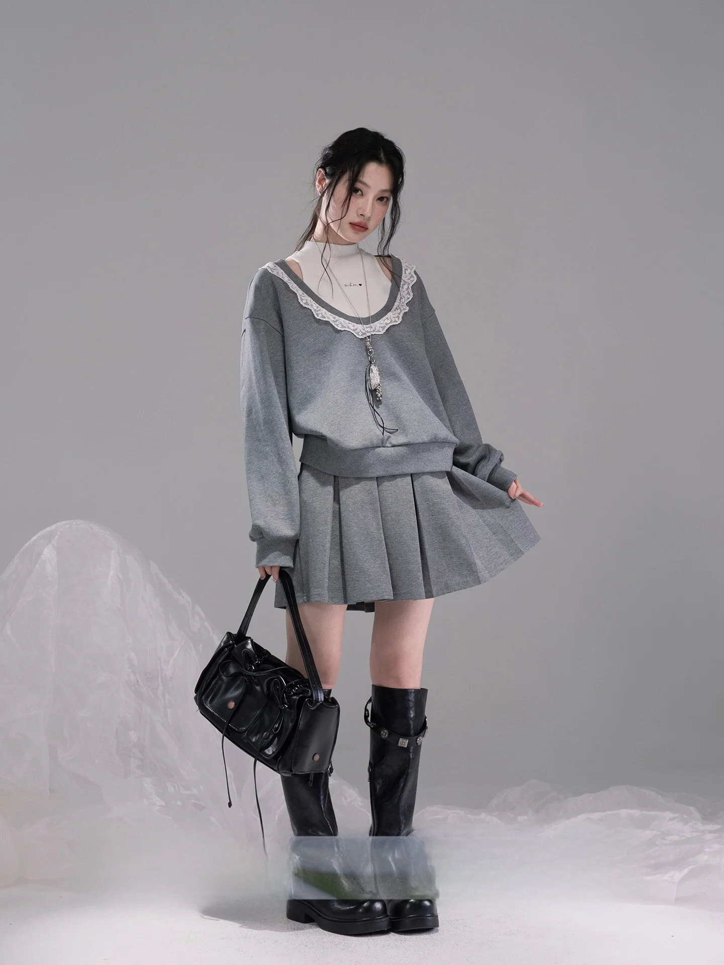 COTRE Early Spring Music Department Senior Chen Mist Grey U-Neck Sweatshirt Pleated Skirt And Pants Three-Piece Set for ...
COTRE Early Spring Music Department Senior Chen Mist Grey U-Neck Sweatshirt Pleated Skirt And Pants Three-Piece Set for ...