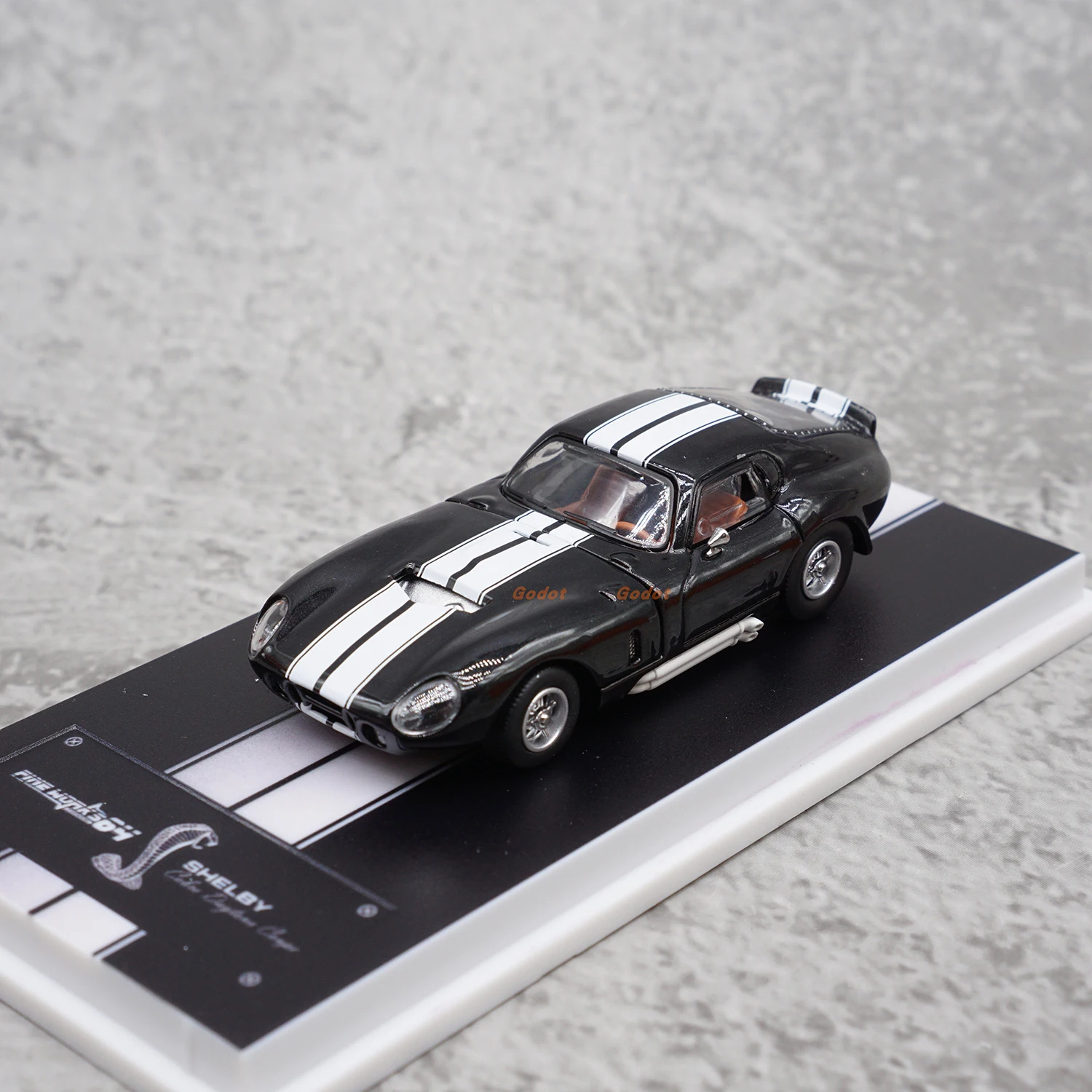 FW 1:64 Scale Diecast Alloy Shelby Cobra CSX2601 Supercar Toys Cars Model Classics Adult Gift Collection Souvenir Static Display
FW 1:64 Scale Diecast Alloy Shelby Cobra CSX2601 Supercar Toys Cars Model Classics Adult Gift Collection Souvenir Static Display
