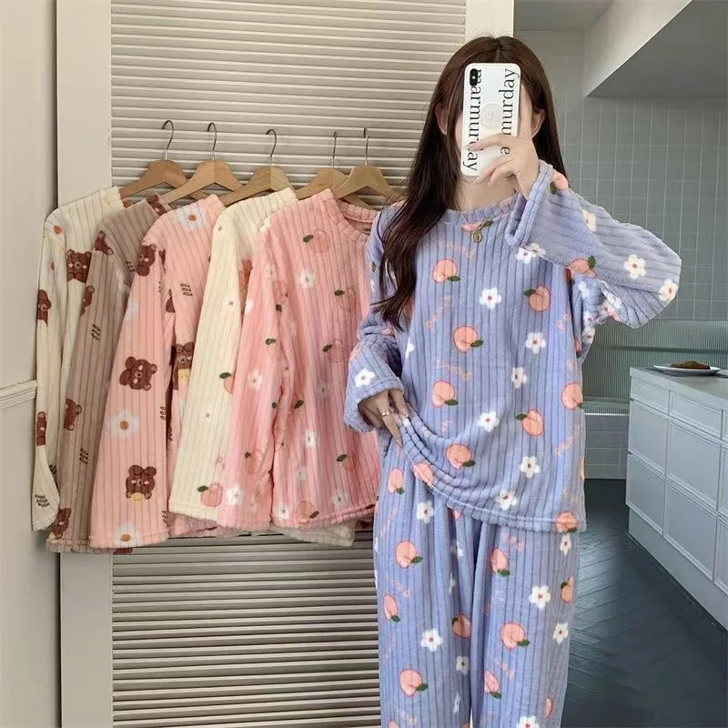 Thickened Fleece Coral Sleepwear Women's round Neck Home Clothes Warm Casual Set Bear Pattern Long Sleeve Long Pants
Thickened Fleece Coral Sleepwear Women's round Neck Home Clothes Warm Casual Set Bear Pattern Long Sleeve Long Pants
