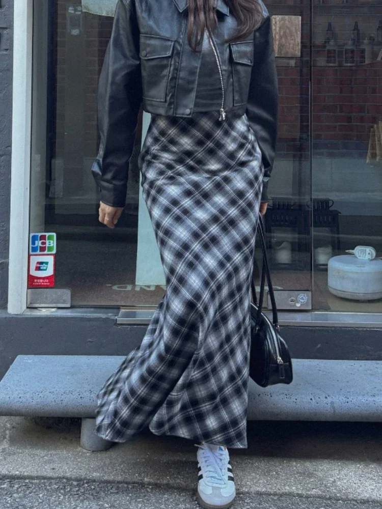Spring 2025 New Style French Retro Check Pencil Skirt with Side Slits and Long Length - Perfect for Women, Fishnet Dress
Spring 2025 New Style French Retro Check Pencil Skirt with Side Slits and Long Length - Perfect for Women, Fishnet Dress