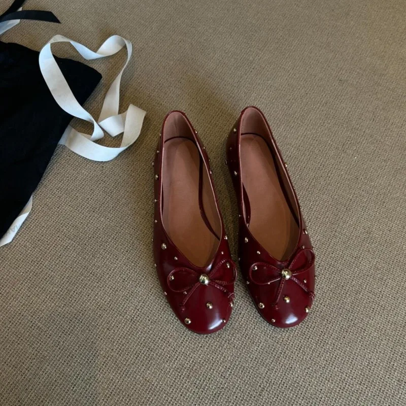 Women Flat Shoes Autumn 2026 New Round Toe Shallow Mouth Patent Leather Butterfly Knot Rivet Casual Shoes Soft Sole Single Shoes
Women Flat Shoes Autumn 2026 New Round Toe Shallow Mouth Patent Leather Butterfly Knot Rivet Casual Shoes Soft Sole Single Shoes