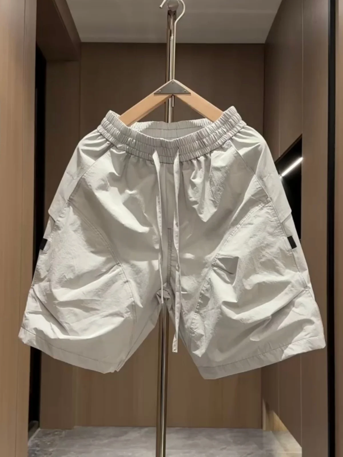 Summer Casual Loose Men's Short Pants Breathable Splicing Workwear Pants with Big Pockets Fashionable Sporty Five-Quarter Length
Summer Casual Loose Men's Short Pants Breathable Splicing Workwear Pants with Big Pockets Fashionable Sporty Five-Quarter Length