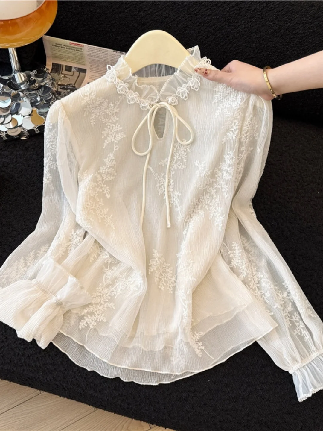 Elegant Chinese Style Long Sleeve Lace Embroidery Shirt Women's Spring 2026 Glittering Buckle up Top High End Feel Loose Fit
Elegant Chinese Style Long Sleeve Lace Embroidery Shirt Women's Spring 2026 Glittering Buckle up Top High End Feel Loose Fit
