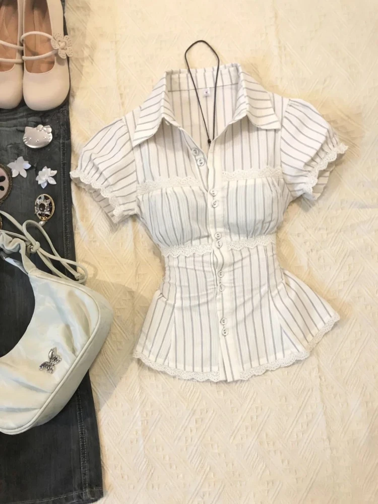 Модная рубашка в стиле Харадзюку с кружевной отделкой, корейский стиль, милая полосатая рубашка с цветными блоками и коротким рукавом, женская рубашка с эффектом утончения талии, 2026
Модная рубашка в стиле Харадзюку с кружевной отделкой, корейский стиль, милая полосатая рубашка с цветными блоками и коротким рукавом, женская рубашка с эффектом утончения талии, 2026