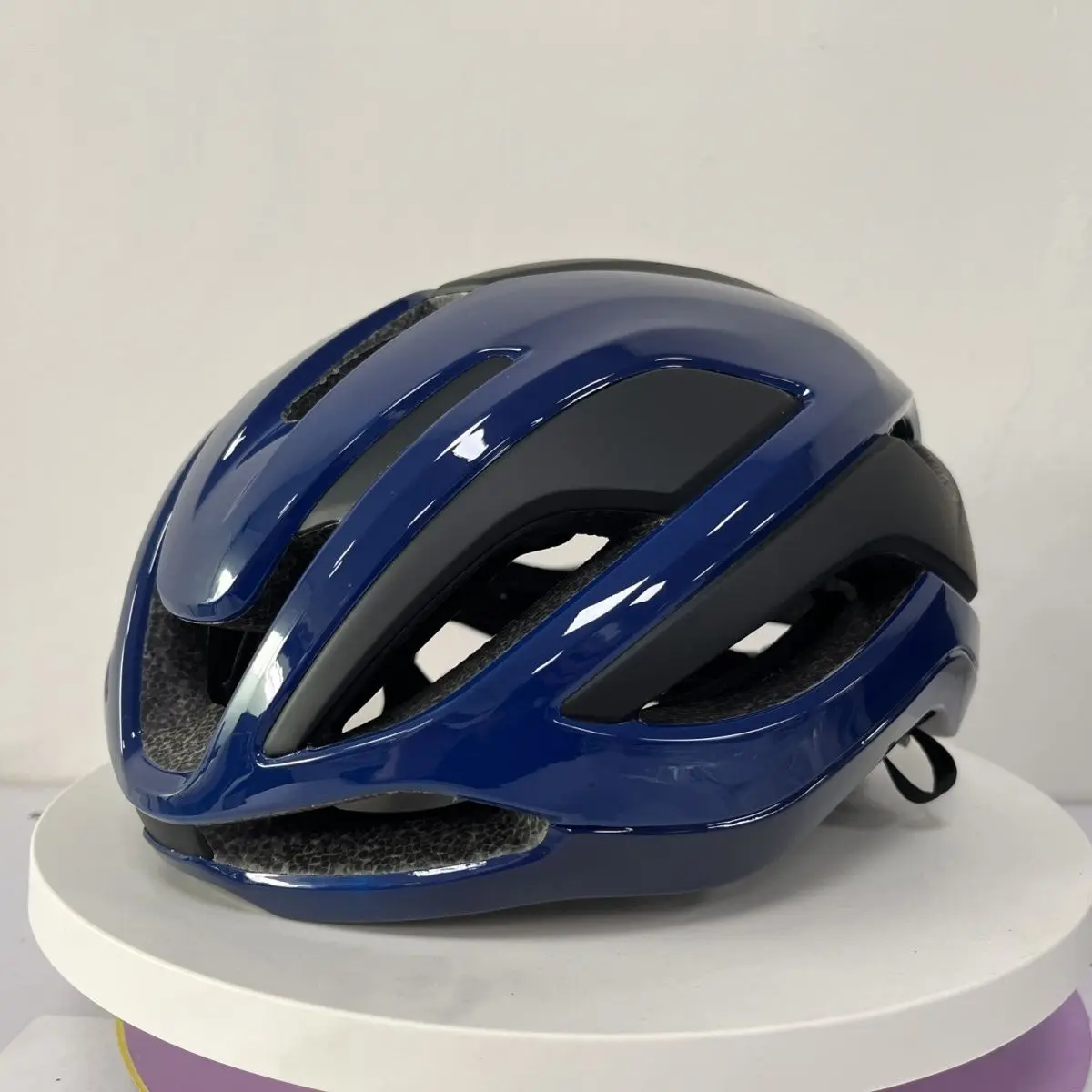 Luxury Bicycle Helmet, Utopia Y-series Aerodynamic Bicycle Helmet, One-piece Molded Outdoor Road Bicycle Helmet.
Luxury Bicycle Helmet, Utopia Y-series Aerodynamic Bicycle Helmet, One-piece Molded Outdoor Road Bicycle Helmet.