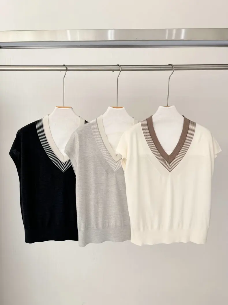 2026 Spring/Summer New Color-Blocked Striped V-Neck Short-Sleeve Knit Top For Women, Made With Wool And Silk
2026 Spring/Summer New Color-Blocked Striped V-Neck Short-Sleeve Knit Top For Women, Made With Wool And Silk