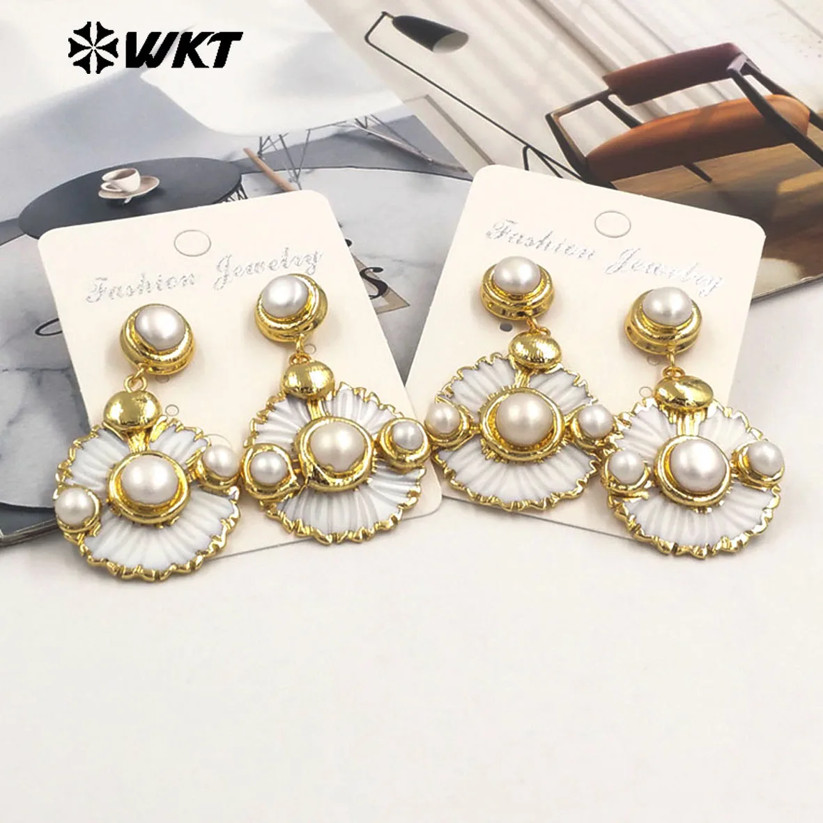 WT-MPE147 Wholesale Gold Plated Women Earrings With Round Shell Handmade Carved And Pearl Beautiful Fashion Style Jewelry
WT-MPE147 Wholesale Gold Plated Women Earrings With Round Shell Handmade Carved And Pearl Beautiful Fashion Style Jewelry