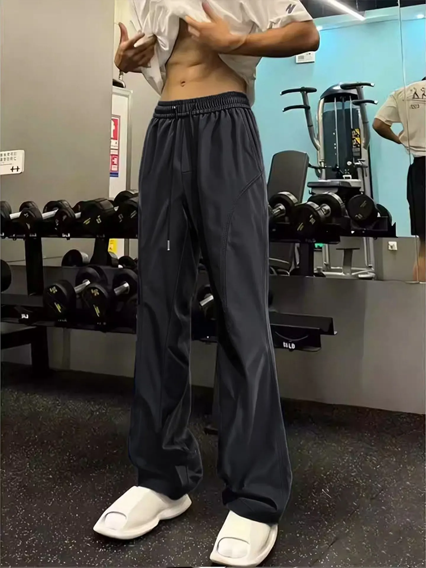 Black Quick Dry Fitness Sports Casual Pants Men's Summer American Knife Ice Silk Straight Leg Diagonal Cut Flared Pants
Black Quick Dry Fitness Sports Casual Pants Men's Summer American Knife Ice Silk Straight Leg Diagonal Cut Flared Pants