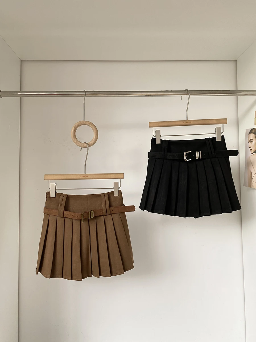 Slim Fit High Waist Suede Skirt Commute Ready Pleated Short Skirt Women's Fashion Autumn 2025 Retro American Style
Slim Fit High Waist Suede Skirt Commute Ready Pleated Short Skirt Women's Fashion Autumn 2025 Retro American Style