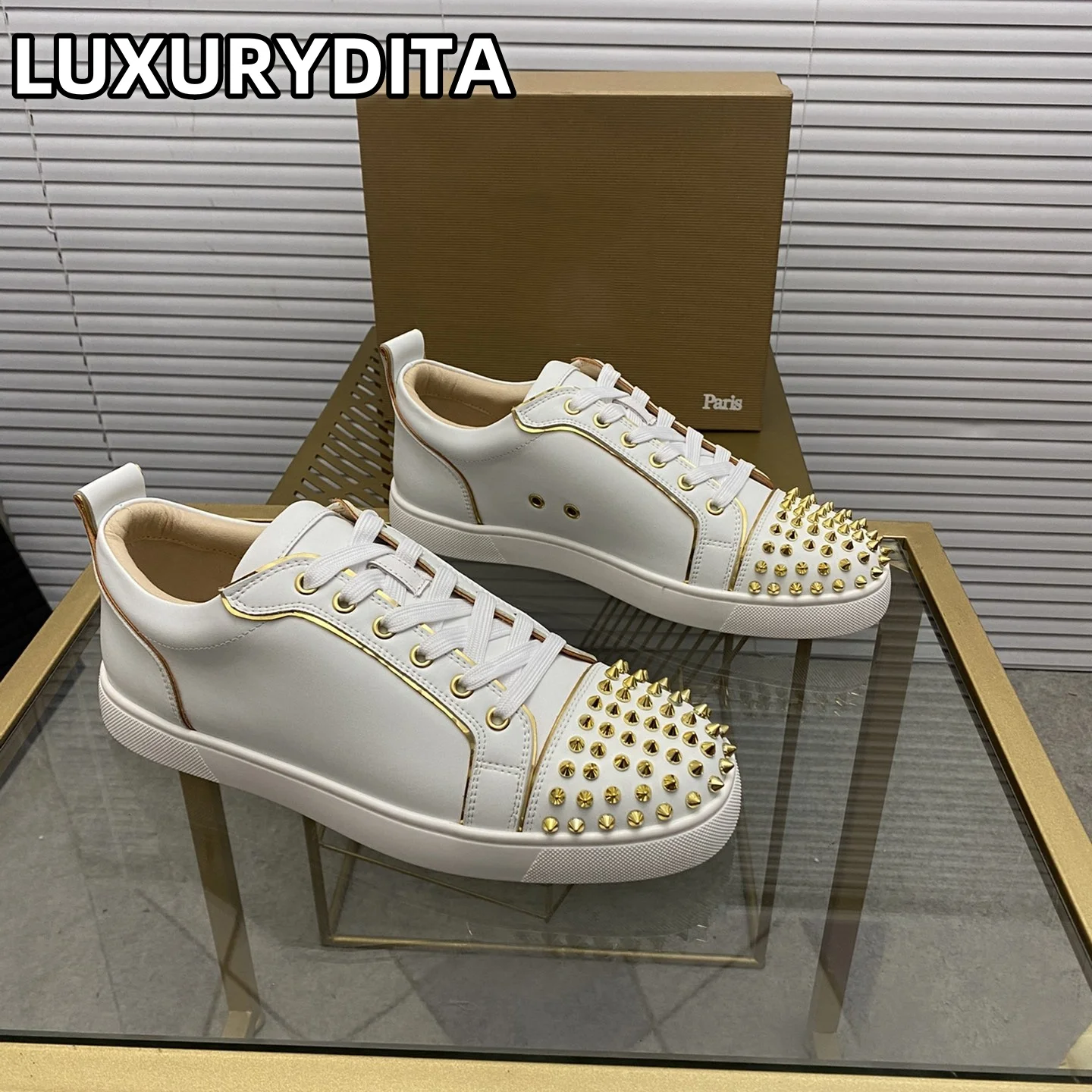 Top Quality Womens Trendy Casual Tennis Shoes Luxury Mens Real Leather Sneakers 35-48 Designr Rivet Red Soled Lovers Shoes M0185
Top Quality Womens Trendy Casual Tennis Shoes Luxury Mens Real Leather Sneakers 35-48 Designr Rivet Red Soled Lovers Shoes M0185