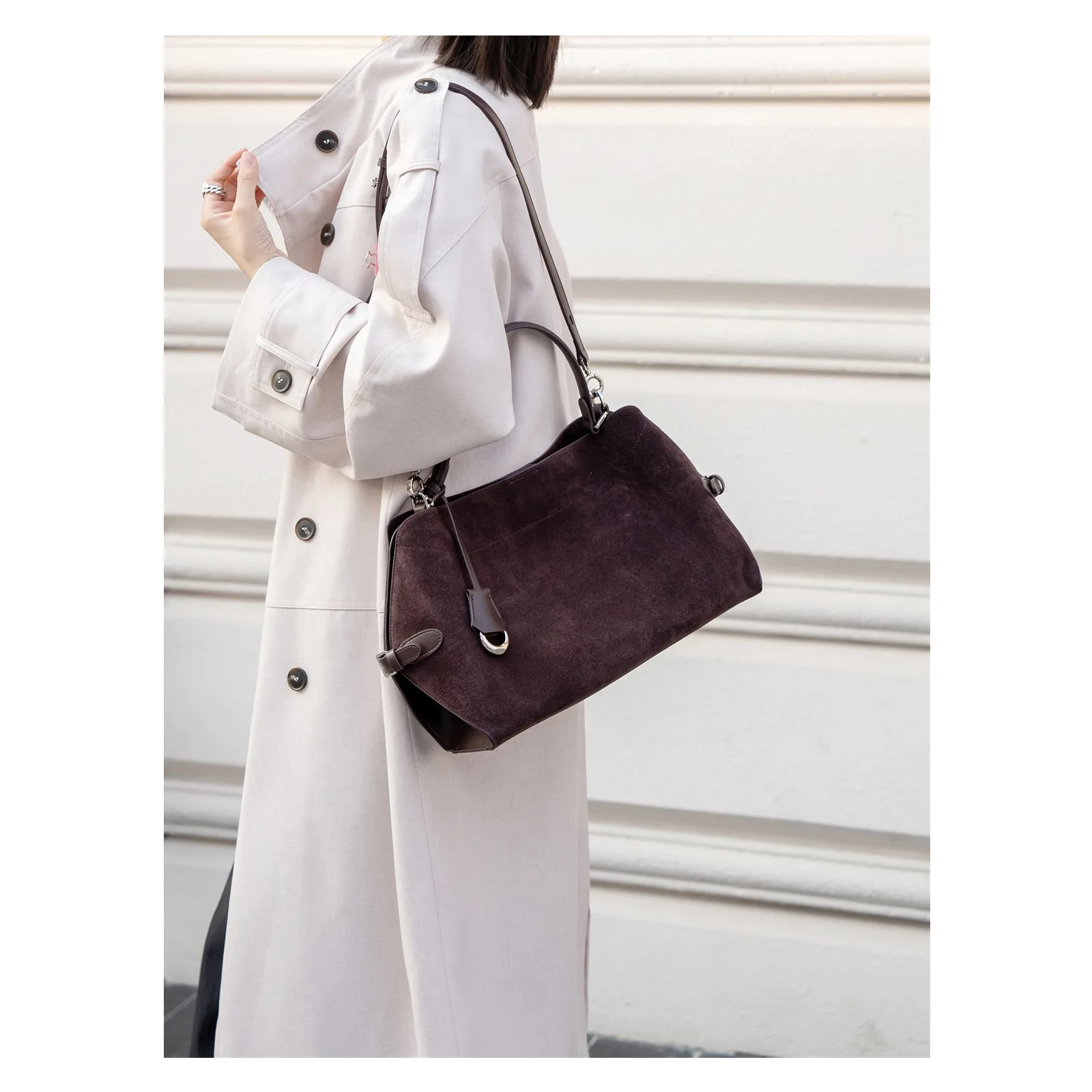 Luxury Brand Inspired Shoulder Bag For Ladies With Casual Elegant Look And Roomy Compartments Including Diaper Bag
Luxury Brand Inspired Shoulder Bag For Ladies With Casual Elegant Look And Roomy Compartments Including Diaper Bag