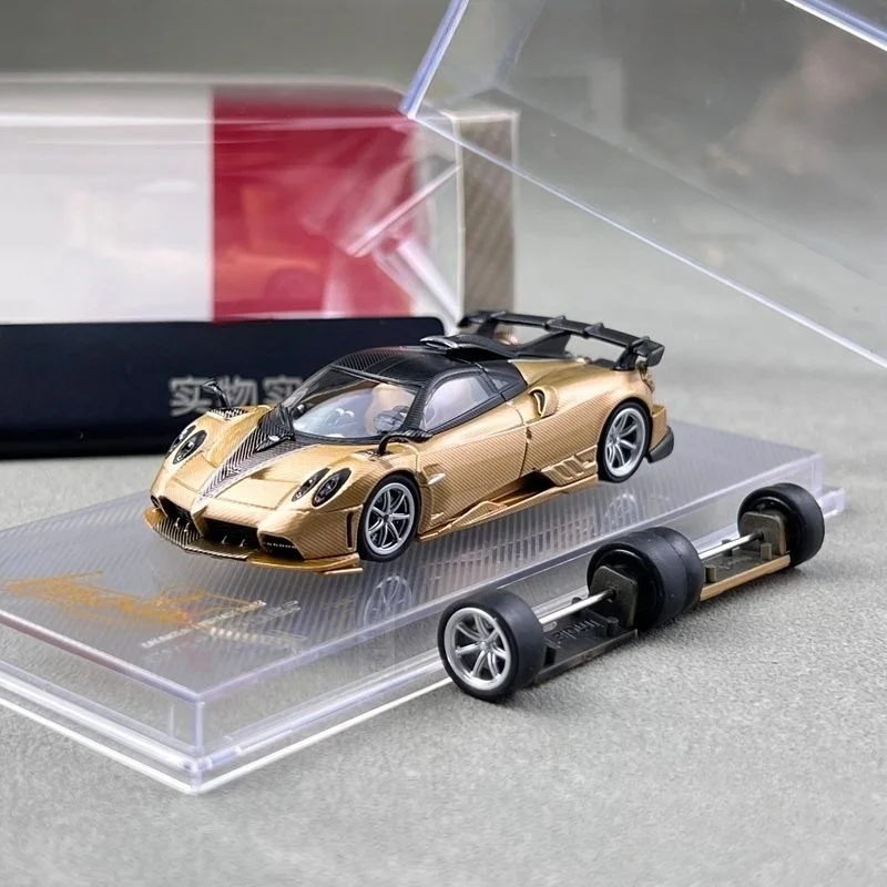 CM Model 1:64 Pagani Imola Gold carbon Alloy simulation car model - two sets of wheels
CM Model 1:64 Pagani Imola Gold carbon Alloy simulation car model - two sets of wheels