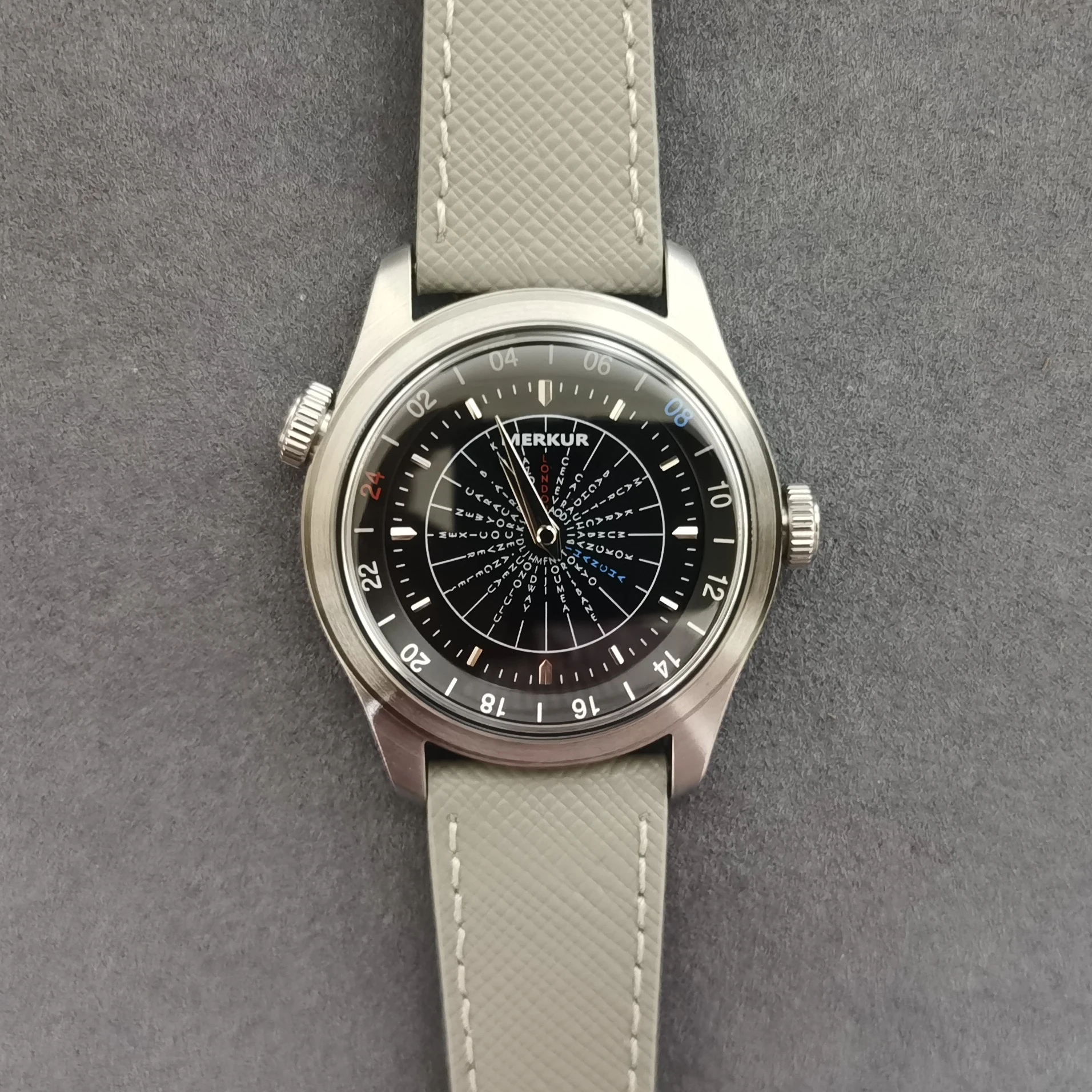 Мужские часы MERKUR PilotWatch 38,5 мм, механические наручные часы с наручным заводом мирового времени, стекло KM
Мужские часы MERKUR PilotWatch 38,5 мм, механические наручные часы с наручным заводом мирового времени, стекло KM