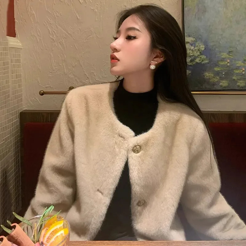 Environmentally Friendly Faux Fur Jacket for Women Loose Thick Plush Top Short Versatile Warm Fragrant Style Top JJ455
Environmentally Friendly Faux Fur Jacket for Women Loose Thick Plush Top Short Versatile Warm Fragrant Style Top JJ455