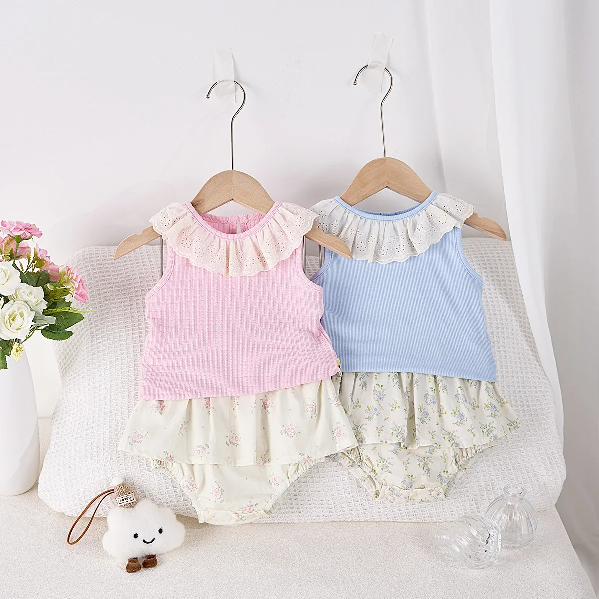 Girls' Summer Thin Set, Stylish Baby Girl Korean Version, Little Girl Baby Doll Collar Top, Skirt and Pants Two-piece Set
Girls' Summer Thin Set, Stylish Baby Girl Korean Version, Little Girl Baby Doll Collar Top, Skirt and Pants Two-piece Set