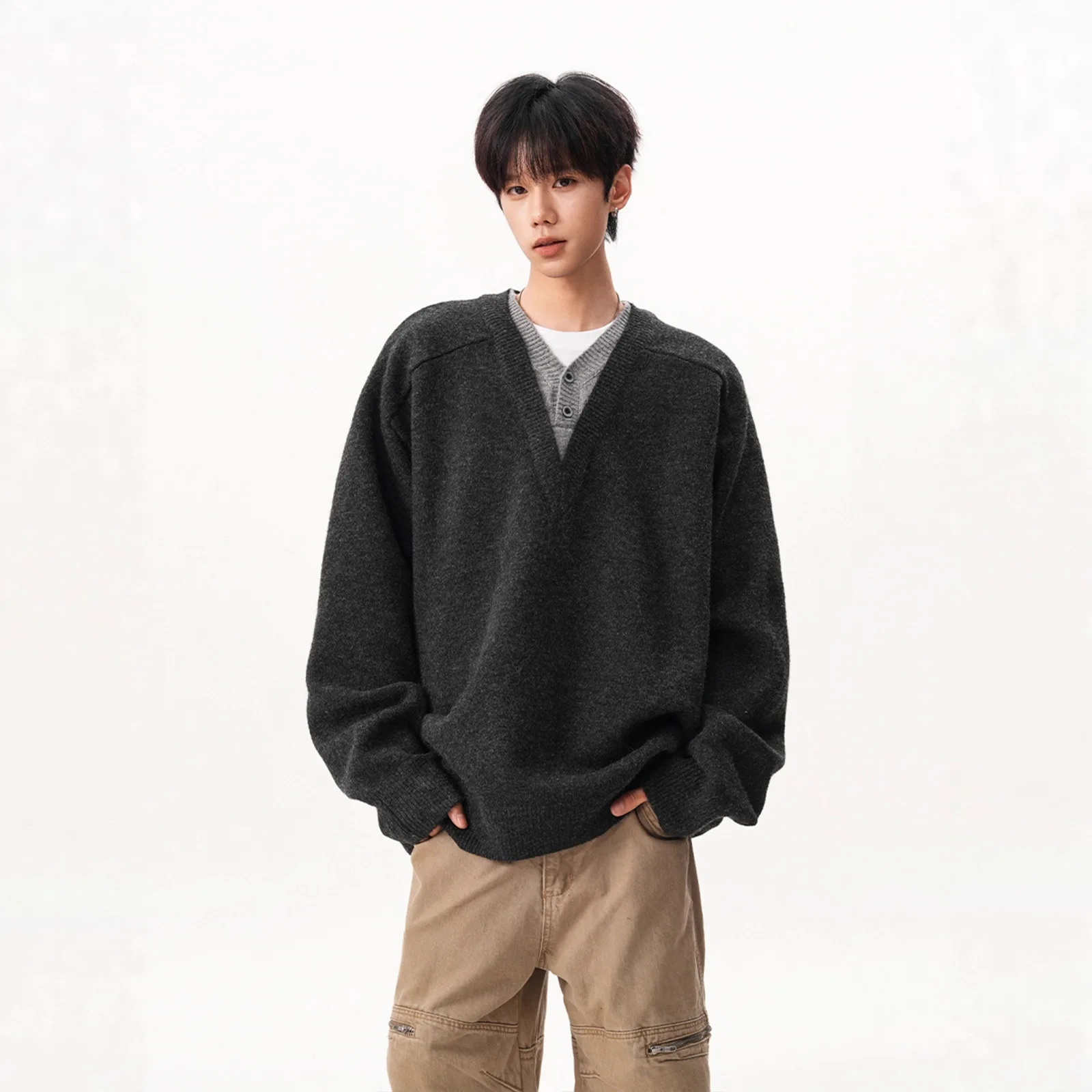 Fake Two-Piece V-Neck Knitted Sweater Men's Autumn Winter New Retro Lazy Style Polo Pullover Loose Long Sleeve Jacket
Fake Two-Piece V-Neck Knitted Sweater Men's Autumn Winter New Retro Lazy Style Polo Pullover Loose Long Sleeve Jacket