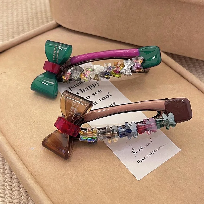 1pc Korean-style bowknot colorful crystal hair clip for women, 2025 new side parting clip, duckbill clip accessory.
1pc Korean-style bowknot colorful crystal hair clip for women, 2025 new side parting clip, duckbill clip accessory.