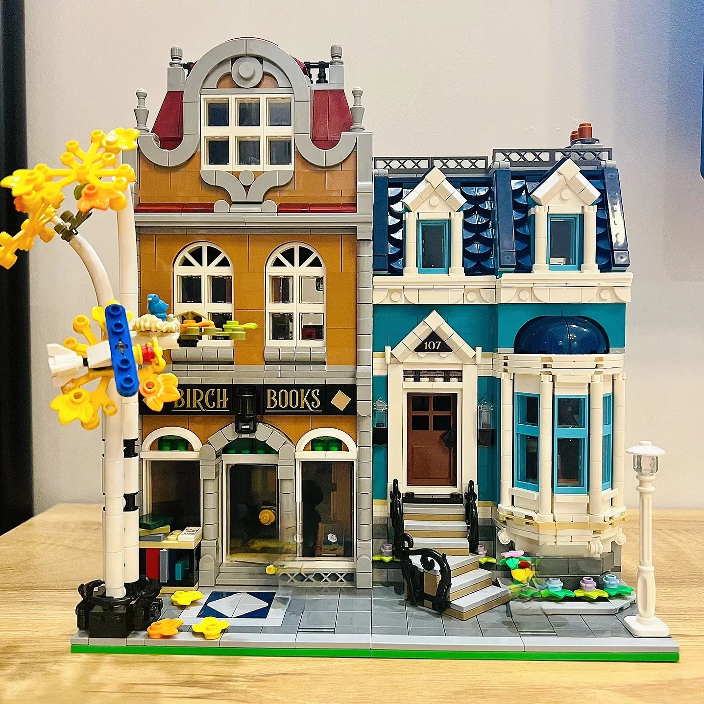 IN Stock 2504 PCS Bookshop Compatible 10270 2033 180155 Building Blocks Bricks Birthday Christmas Gifts Toys
IN Stock 2504 PCS Bookshop Compatible 10270 2033 180155 Building Blocks Bricks Birthday Christmas Gifts Toys