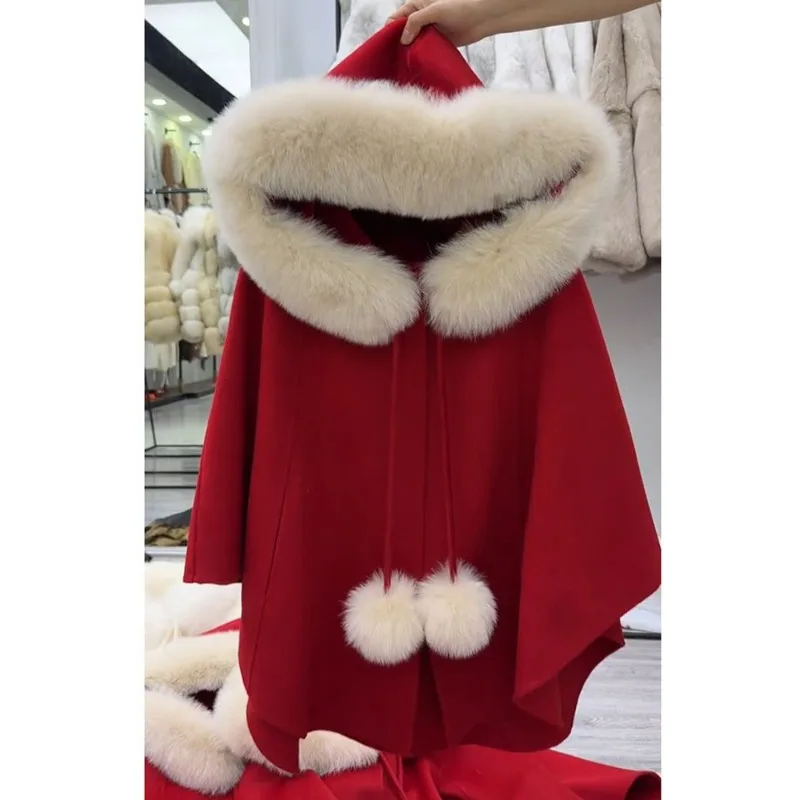 New Year Christmas Red Velvet Sweet Cape Coat 2025 Winter Elegant Loose Fit Woolen Coats Pom Pom Design Casual Party Clothing
New Year Christmas Red Velvet Sweet Cape Coat 2025 Winter Elegant Loose Fit Woolen Coats Pom Pom Design Casual Party Clothing