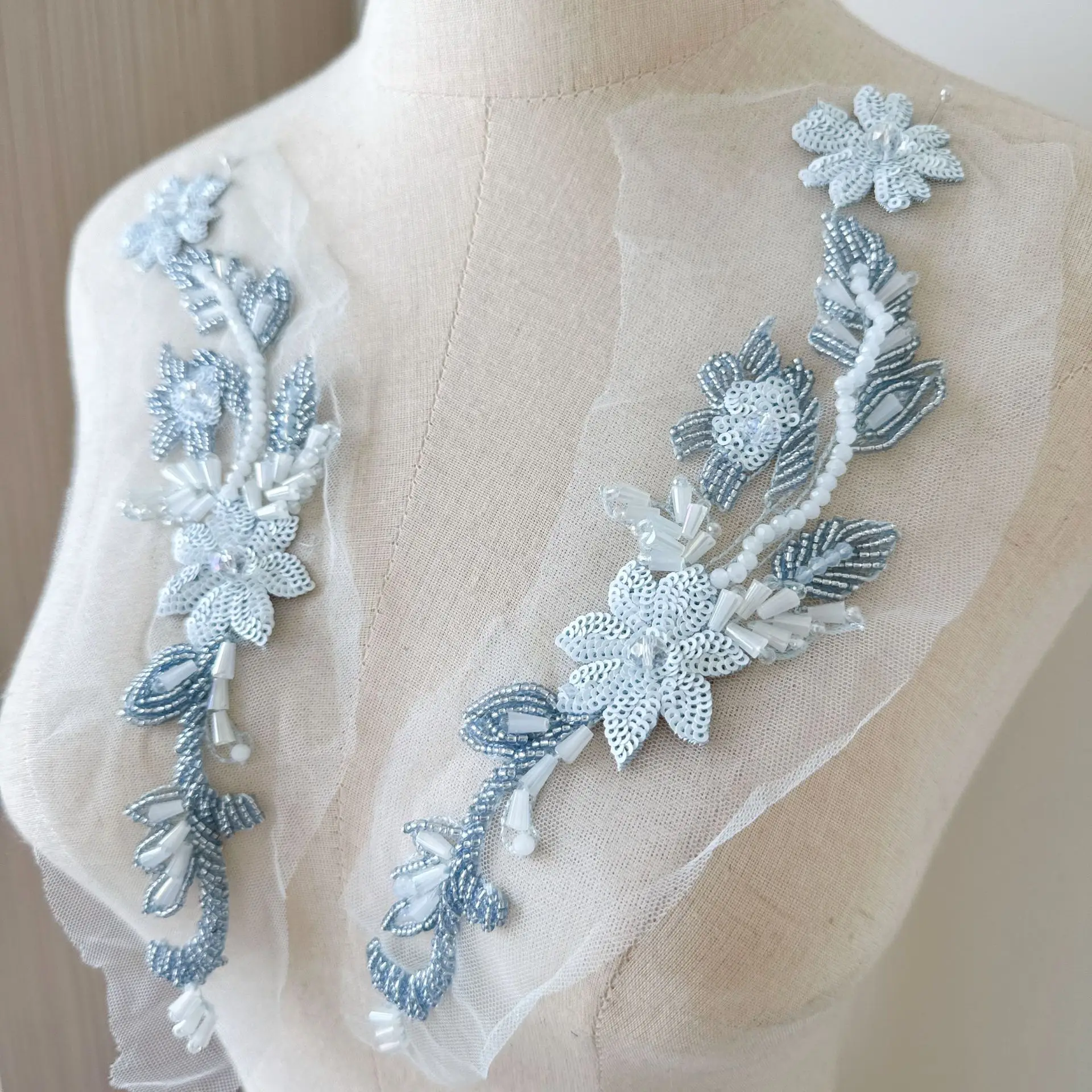 Blue Small Strip Phoenix Tail Mesh Embroidered Patch Piece Bride Cheongsam Dress Skirt Decoration Trim Handmade DIY
Blue Small Strip Phoenix Tail Mesh Embroidered Patch Piece Bride Cheongsam Dress Skirt Decoration Trim Handmade DIY