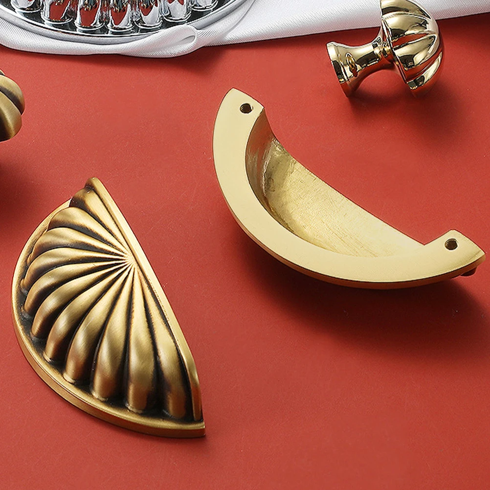 Brass Dresser Pull Replacement 76mm Hole Spacing Shell Shaped Design Durable Furniture Accessory Cabinet Handle
Brass Dresser Pull Replacement 76mm Hole Spacing Shell Shaped Design Durable Furniture Accessory Cabinet Handle