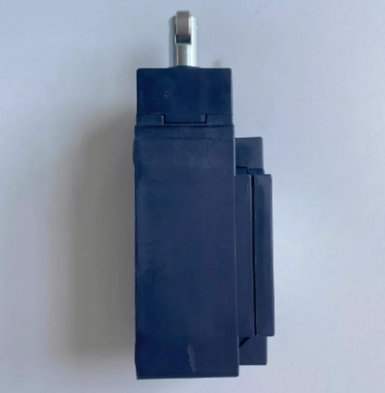 New original Comepi BP5H13Z02 limit switch
New original Comepi BP5H13Z02 limit switch