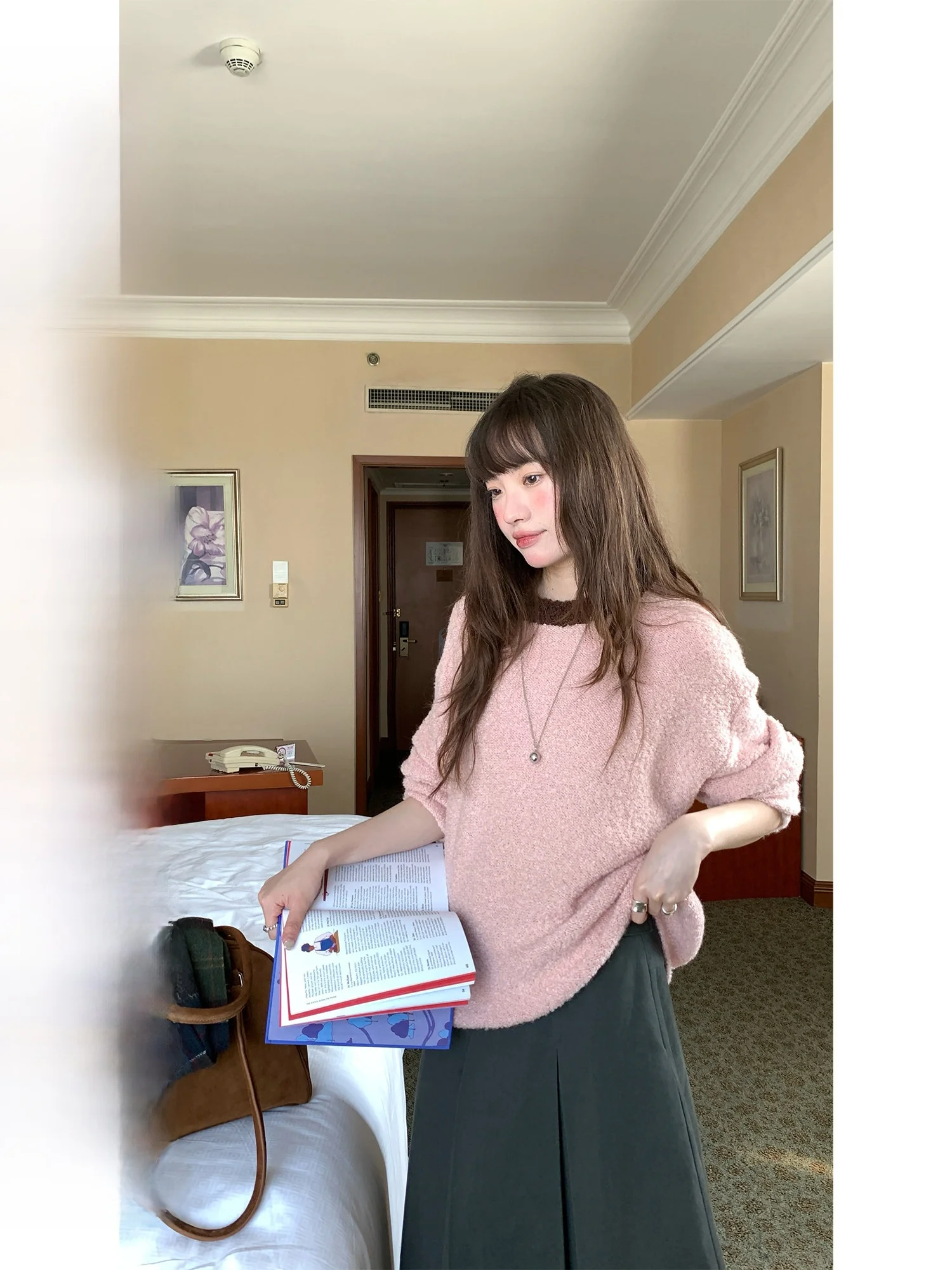 Мягкий круглый свитер RAINY в стиле колор-блок для женщин, осенне-зимний, в корейском стиле, вязаный топ свободного кроя, прямой крой
Мягкий круглый свитер RAINY в стиле колор-блок для женщин, осенне-зимний, в корейском стиле, вязаный топ свободного кроя, прямой крой