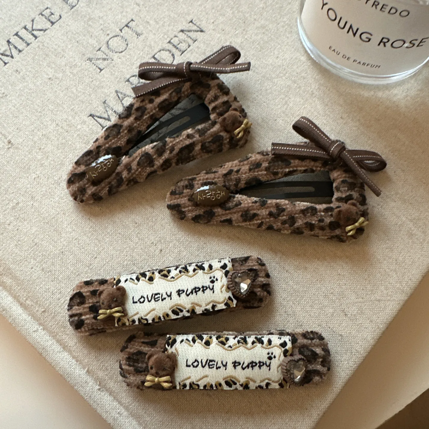 Hair Clip Korean Style Velvet Leopard Print Bow Bear Small Duckbill Snap for Women Side Bangs Non Slip Elegant Winter
Hair Clip Korean Style Velvet Leopard Print Bow Bear Small Duckbill Snap for Women Side Bangs Non Slip Elegant Winter