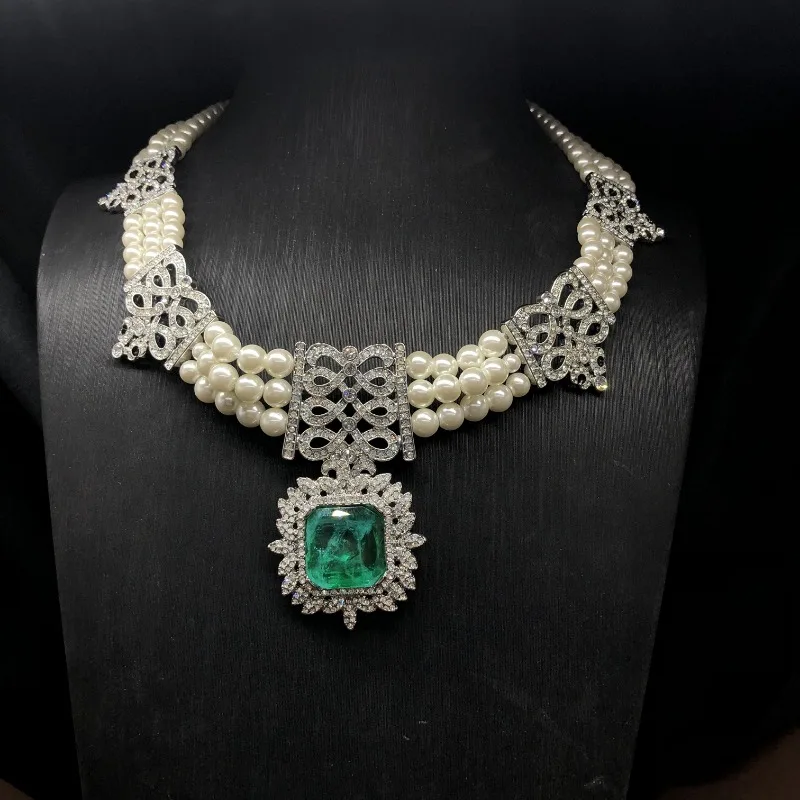 Retro Multi-layer Pearl Necklace Women's New Temperament Stacked Collarbone Chain High-end Light Luxury Stud Earrings Elegant an
Retro Multi-layer Pearl Necklace Women's New Temperament Stacked Collarbone Chain High-end Light Luxury Stud Earrings Elegant an