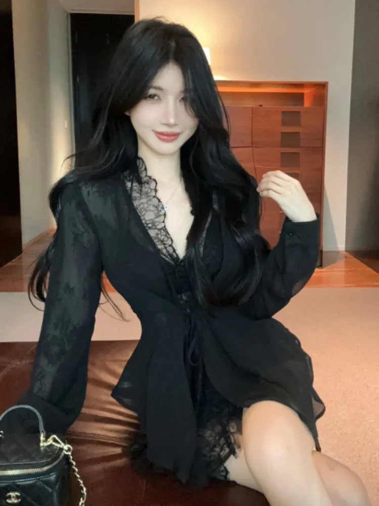 Black Lace Splice Tie V-Neck Long Sleeve Shirt Women's Slim Fit Waist Cinched Pure Desire Top Korean Style Commute Wear
Black Lace Splice Tie V-Neck Long Sleeve Shirt Women's Slim Fit Waist Cinched Pure Desire Top Korean Style Commute Wear