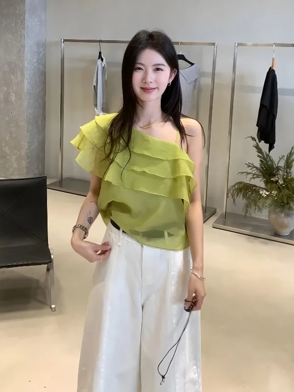 Elegant Slant Shoulder Lace Trim Shirt Women's Design Summer New Sweet Style Age Reduction Small Top French Style Loose Fit
Elegant Slant Shoulder Lace Trim Shirt Women's Design Summer New Sweet Style Age Reduction Small Top French Style Loose Fit