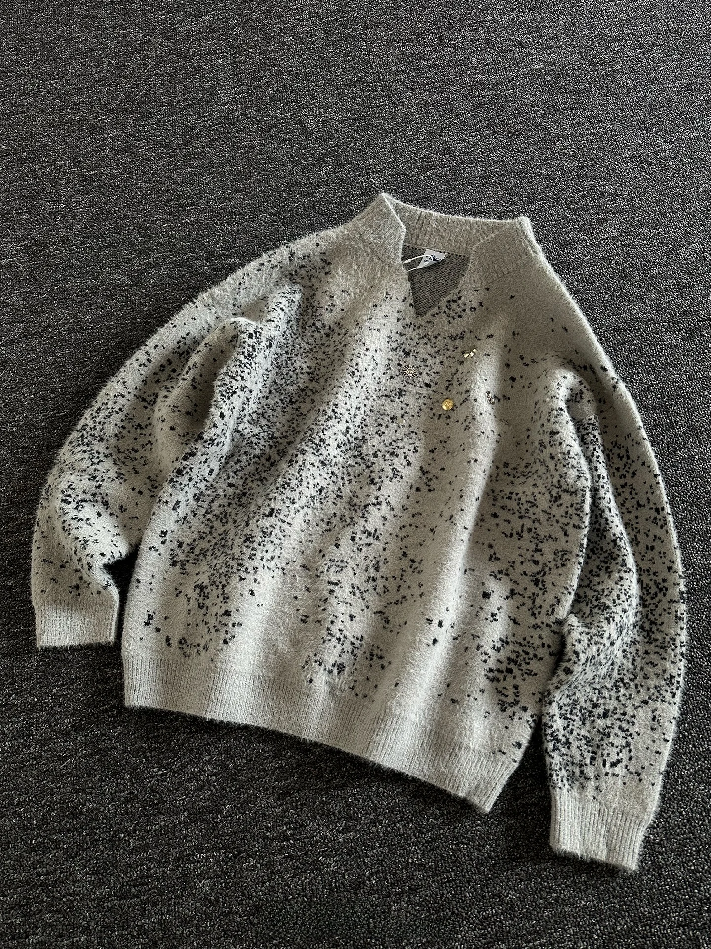 Мужской свитер свободного кроя Rise Brand с металлическими пряжками ручной работы, из волокна Coolmax, с длинным рукавом, V-образным вырезом, модный трикотаж
Мужской свитер свободного кроя Rise Brand с металлическими пряжками ручной работы, из волокна Coolmax, с длинным рукавом, V-образным вырезом, модный трикотаж