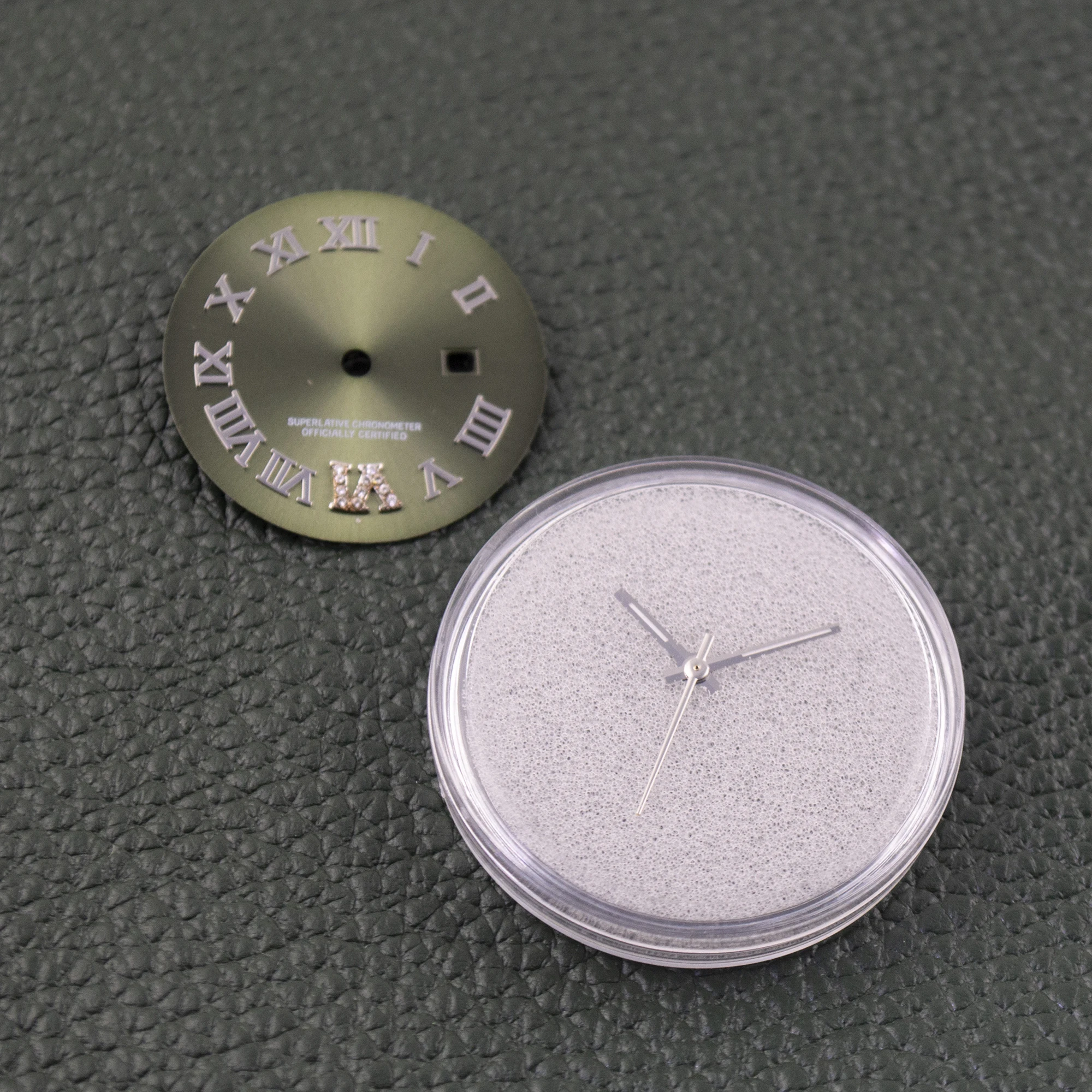 Women‘s Watch Dial 25mm Dial NH05 Watch faces Diamonds Dial Green Luminous Hands For Datejust NH05 NH06 Movement Mod Watch Parts
Women‘s Watch Dial 25mm Dial NH05 Watch faces Diamonds Dial Green Luminous Hands For Datejust NH05 NH06 Movement Mod Watch Parts