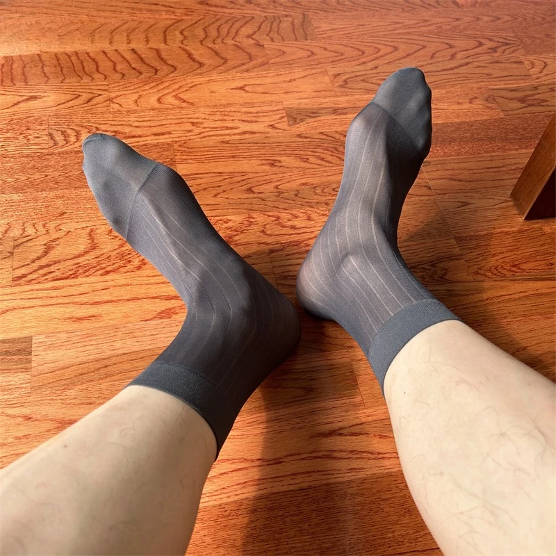 Короткие серые мужские деловые чулки в широкую полоску для офисного работника, короткая кожаная обувь, нейлоновые чулки для костюма 
Короткие серые мужские деловые чулки в широкую полоску для офисного работника, короткая кожаная обувь, нейлоновые чулки для костюма