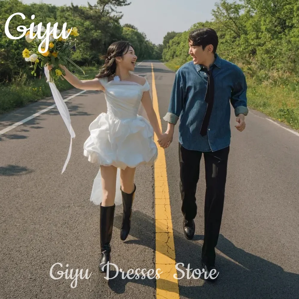 Giyu New Simple Mini Short Wedding Dresses Off Shoulder Korea Photoshoot Tulle Tail Pleat Taffeta Bridal Gown Customsied 2025
Giyu New Simple Mini Short Wedding Dresses Off Shoulder Korea Photoshoot Tulle Tail Pleat Taffeta Bridal Gown Customsied 2025