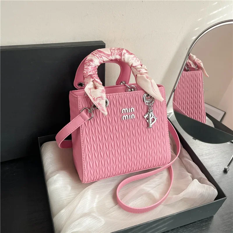2025 Spring Quilted Stitch Tote Bag for Women Large Capacity Shoulder Crossbody Bag Textured Designer Fashion Euro-US Trendy
2025 Spring Quilted Stitch Tote Bag for Women Large Capacity Shoulder Crossbody Bag Textured Designer Fashion Euro-US Trendy