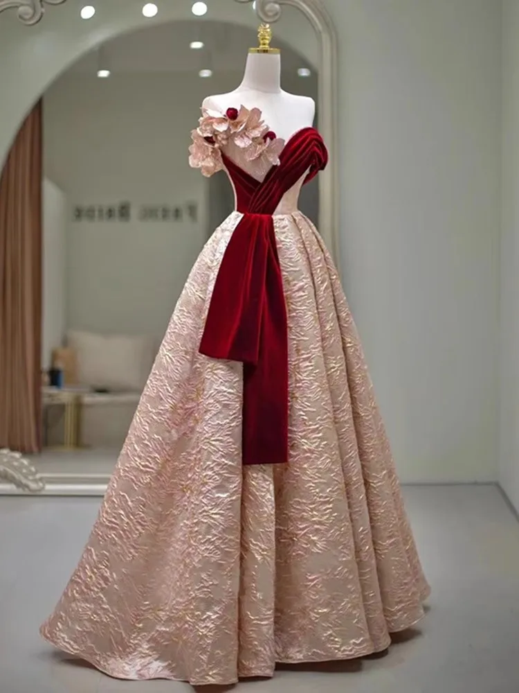 A large-sized one-shoulder elegant banquet host pregnant woman's belt-covering toasting dress
A large-sized one-shoulder elegant banquet host pregnant woman's belt-covering toasting dress