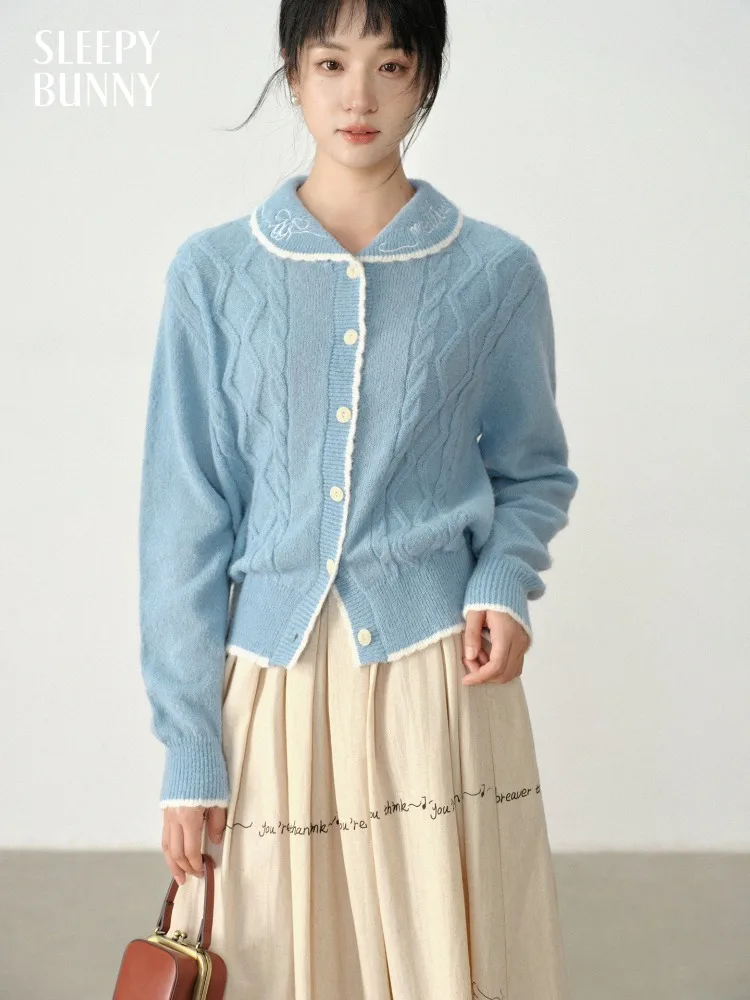Embroidered Wool Knit Cardigan for Women Vintage Cable Sweater with Collar Casual Elegant Long Sleeve Outerwear Autumn Winter
Embroidered Wool Knit Cardigan for Women Vintage Cable Sweater with Collar Casual Elegant Long Sleeve Outerwear Autumn Winter