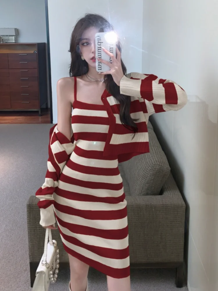 Female Knitted Dress Set Women Vintage Long Sleeve Striped Cardigan & Knitted Suspender Slim Over Hip Knee-length Dress
Female Knitted Dress Set Women Vintage Long Sleeve Striped Cardigan & Knitted Suspender Slim Over Hip Knee-length Dress