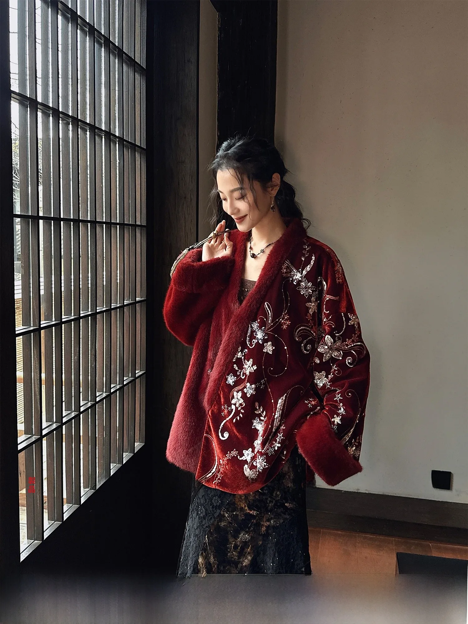 Sanji Bla Flower New Chinese Sle Thiened Splicing Jaet Women's Cotton Coat Embroidered Beads Winter Faionable Top
Sanji Bla Flower New Chinese Sle Thiened Splicing Jaet Women's Cotton Coat Embroidered Beads Winter Faionable Top
