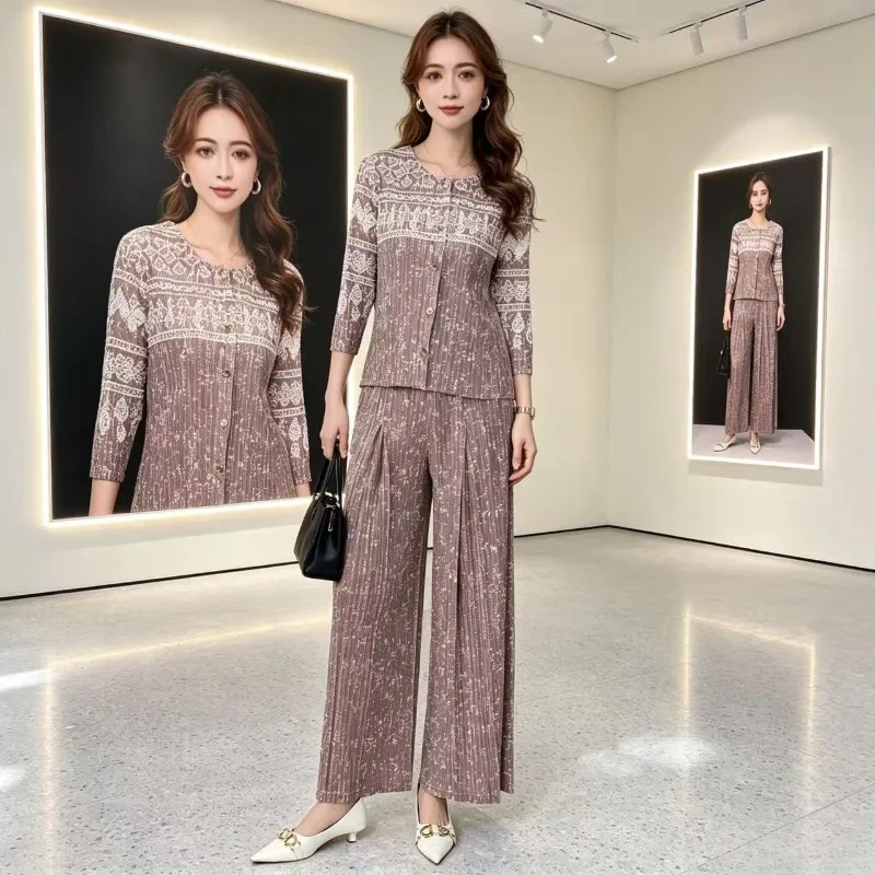 Miyake Pleated 2026 Fashionable Elegant Set for Women Ethnic Style Retro Floral Pleated Loose Fit Commuter Two-Piece Set Pleat
Miyake Pleated 2026 Fashionable Elegant Set for Women Ethnic Style Retro Floral Pleated Loose Fit Commuter Two-Piece Set Pleat