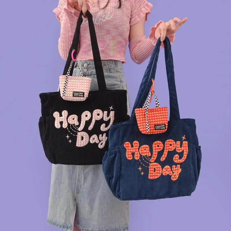 New Fashionable Original Splicing Color Contrasting Letter Embroidered Corduroy Large Capacity Single Shoulder Women's Bag Trend
New Fashionable Original Splicing Color Contrasting Letter Embroidered Corduroy Large Capacity Single Shoulder Women's Bag Trend