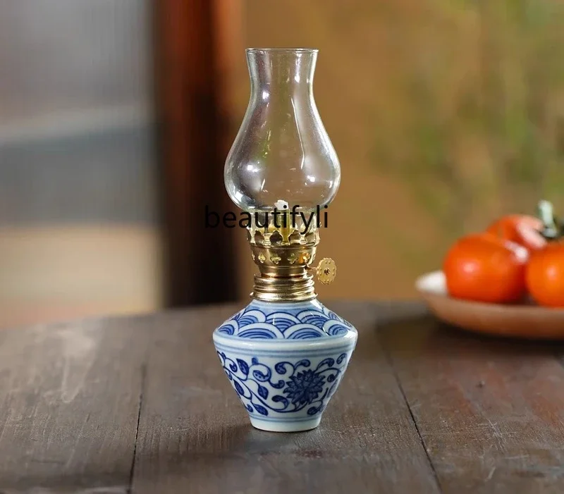 ss1001 blue and white ceramic butter lamp Chinese creative tea room atmosphere, old-fashioned kerosene, decorative handmade desi
ss1001 blue and white ceramic butter lamp Chinese creative tea room atmosphere, old-fashioned kerosene, decorative handmade desi