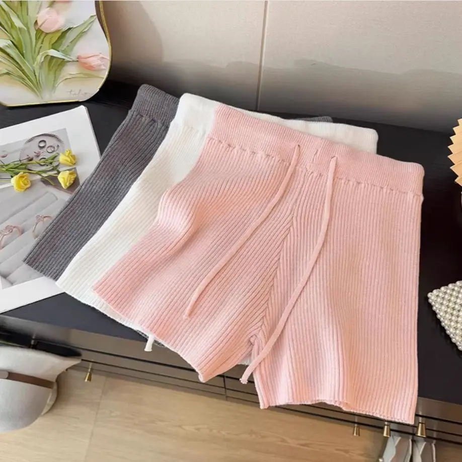 Korean version fashionable age reducing drawstring lace-up knit shorts women in autumn high waist slim fit hip hugging short
Korean version fashionable age reducing drawstring lace-up knit shorts women in autumn high waist slim fit hip hugging short