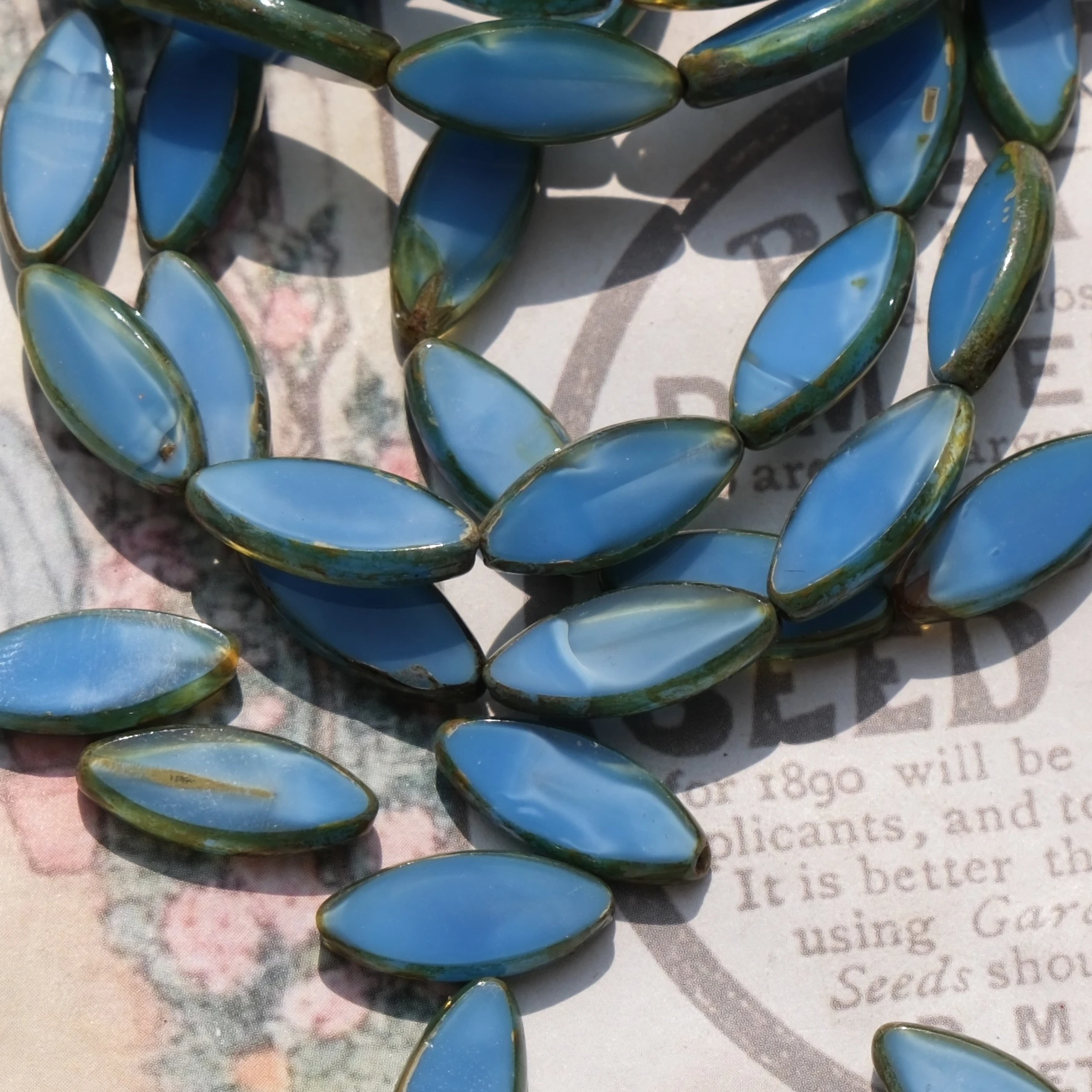10pcs 18 × 7mm spindle beads retro oval silk blue Czech beads handmade DIY bead necklace accessories
10pcs 18 × 7mm spindle beads retro oval silk blue Czech beads handmade DIY bead necklace accessories