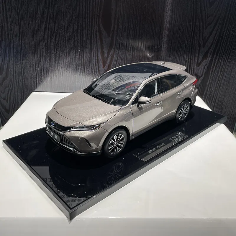 1:18 оригинальная модель автомобиля Faw Toyota Lingfang Toyota Harrier, внедорожник, модель автомобиля из сплава, коллекция литых украшений, игрушки
1:18 оригинальная модель автомобиля Faw Toyota Lingfang Toyota Harrier, внедорожник, модель автомобиля из сплава, коллекция литых украшений, игрушки